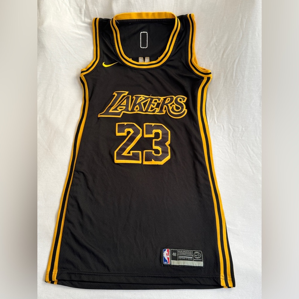 NWOT: Small Nike Lakers Black and Yellow James Jersey (#106)
